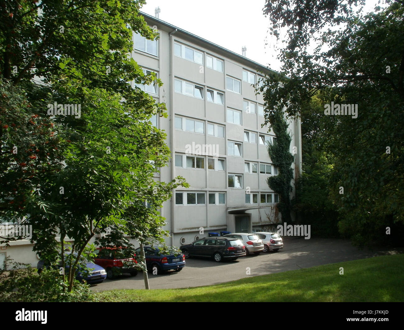 Questo riferimento indica probabilmente una località a Saarbruecken, Germania, a Bayernstr 12-14. Il contesto può coinvolgere un particolare evento, proprietà o punto di riferimento significativo nell'area. Foto Stock