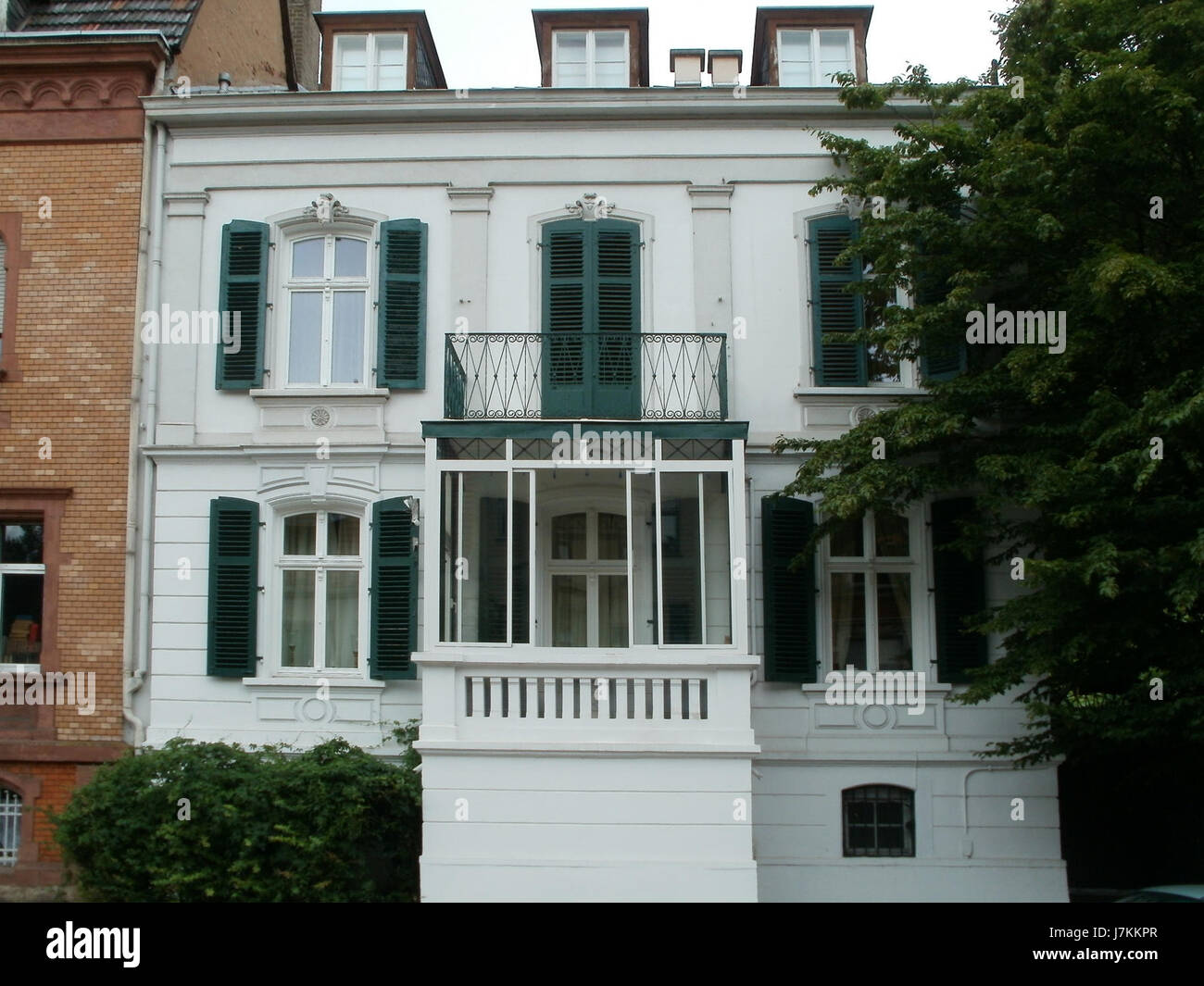 Una fotografia di TalstraÃŸe 78 a SaarbrÃ¼cken, scattata il 10 luglio 2011. L'immagine mostra le caratteristiche architettoniche e il paesaggio urbano del streetâ nell'ambiente contemporaneo di SaarbrÃ¼cken. Foto Stock