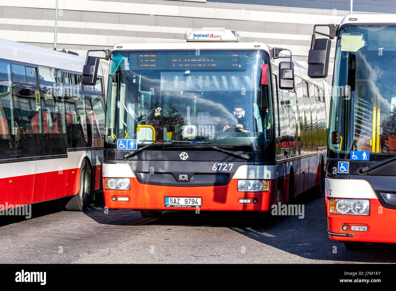 Gli autobus del trasporto pubblico, Praga, Repubblica Ceca, Europa Foto Stock