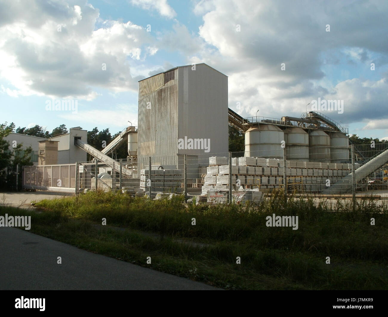 Questa immagine si riferisce a un evento o a un luogo collegato a Kieswerk Kronau, probabilmente un impianto di estrazione di ghiaia o sabbia in Germania, documentato con la data del 15 agosto 2011. Foto Stock