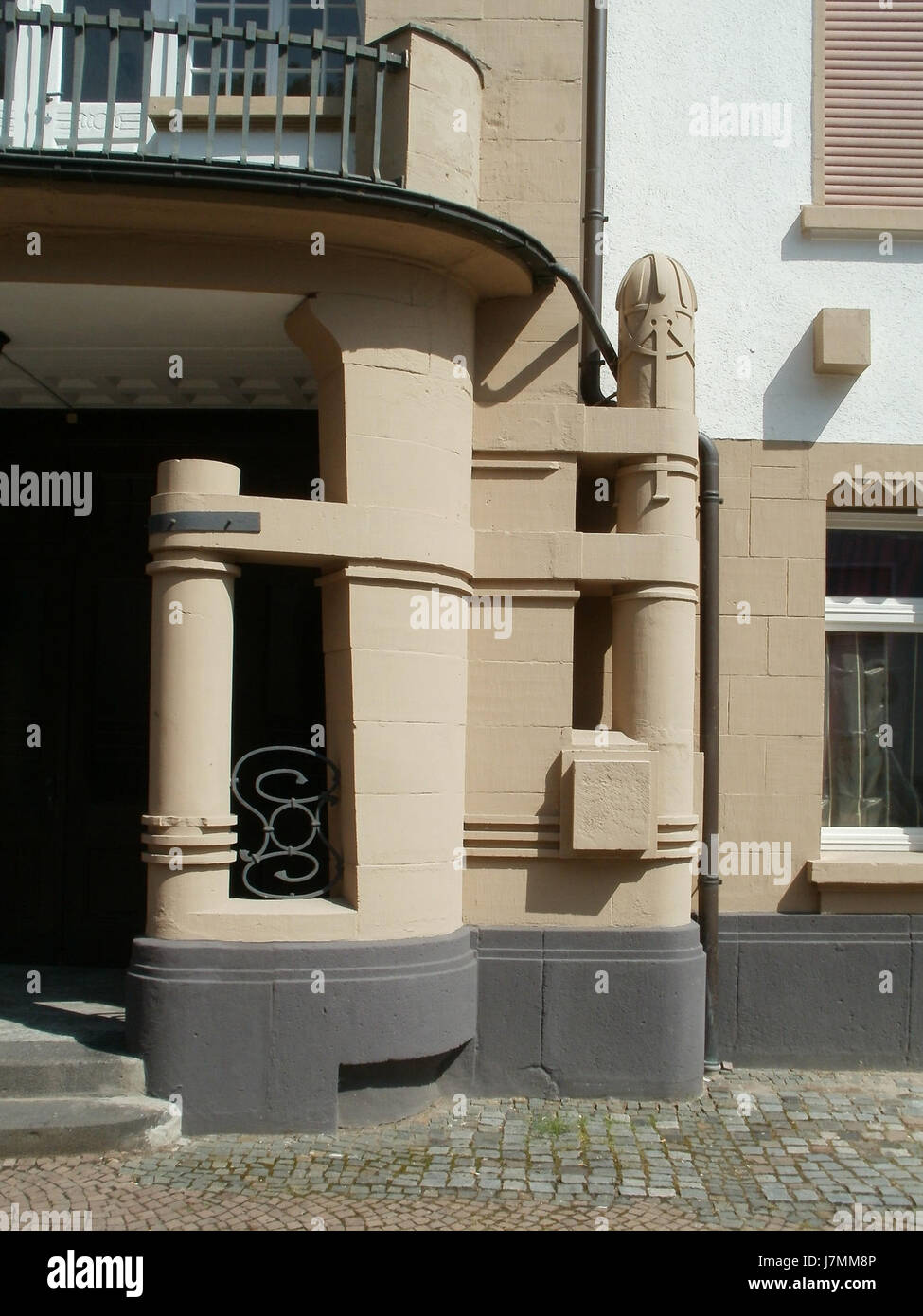 La posizione SaargemÃ¼nder Str. 69 a St. Arnual è un indirizzo di SaarbrÃ¼cken, Germania. L'area è conosciuta per il suo mix di edifici residenziali e commerciali, che contribuiscono alla vita della comunità locale. Foto Stock