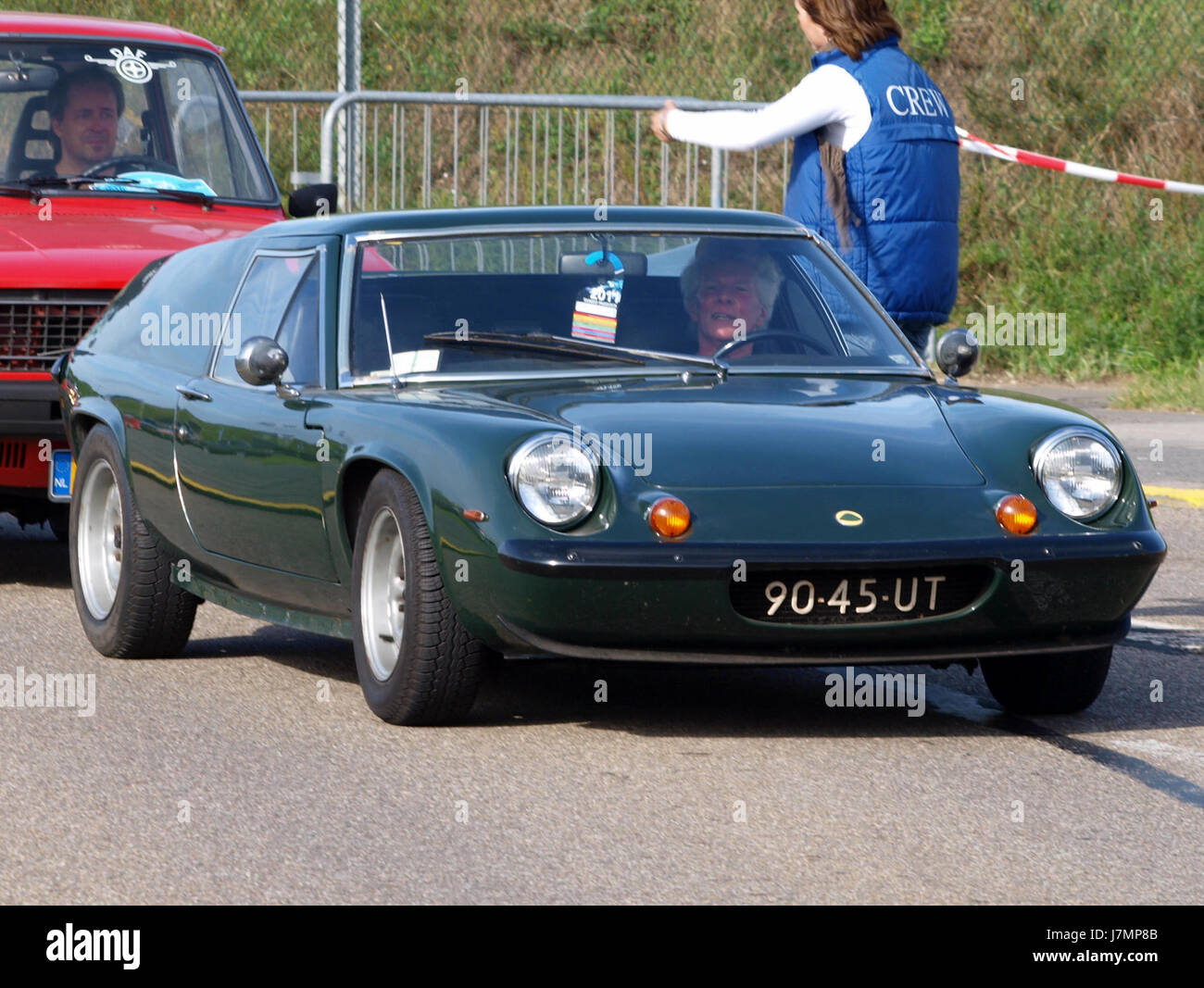 La Lotus Europa S2 del 1973, un'auto sportiva leggera a motore medio prodotta dalla Lotus Cars. Conosciuta per il suo design elegante e l'ingegneria avanzata, è diventata un modello notevole nel mondo delle auto ad alte prestazioni durante gli anni '1970 Foto Stock