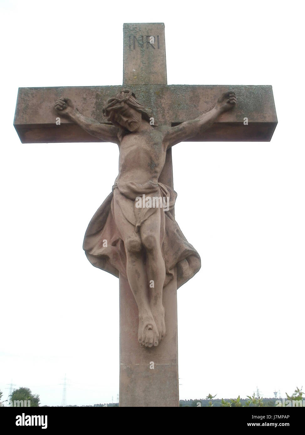 Il "20110911Wegkreuz Oberhausen2" si riferisce a una specifica croce laterale (Wegkreuz) situata a Oberhausen, Germania. Le croci a lato della strada sono simboli religiosi tradizionali che spesso si trovano lungo i fianchi della strada nelle regioni europee, segnando luoghi di importanza storica o spirituale. Foto Stock