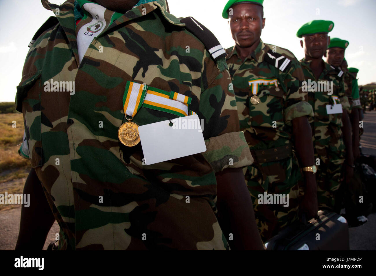 Questa immagine del 12 settembre 2011 mostra le truppe burundesi durante una rotazione di routine, un aspetto chiave delle operazioni militari e degli sforzi di mantenimento della pace nelle zone di conflitto. Foto Stock