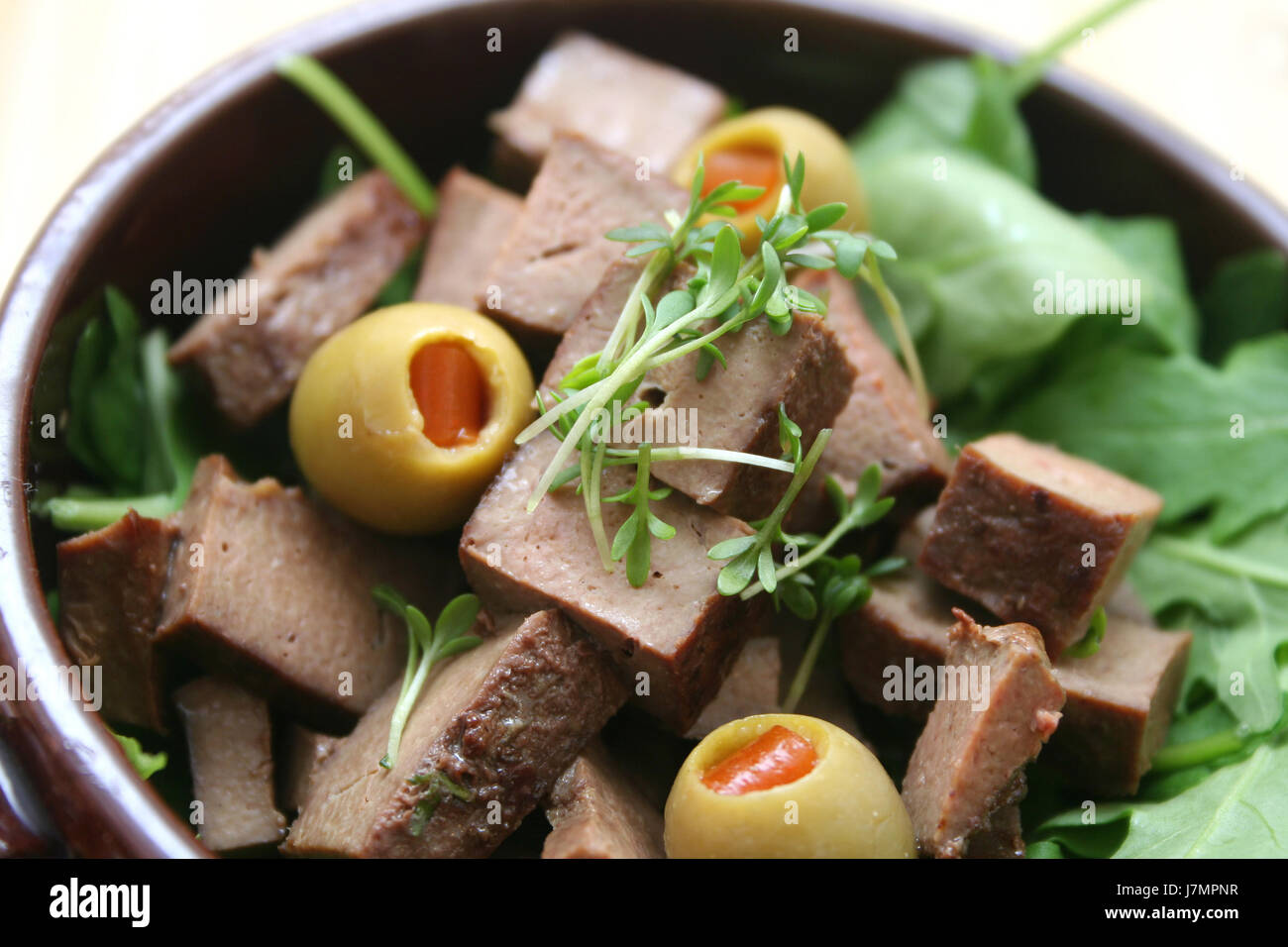 Specie bovina verso l'interno delle olive fegato carni fresche aliment alimentare bovini vegetale piatto unico Foto Stock