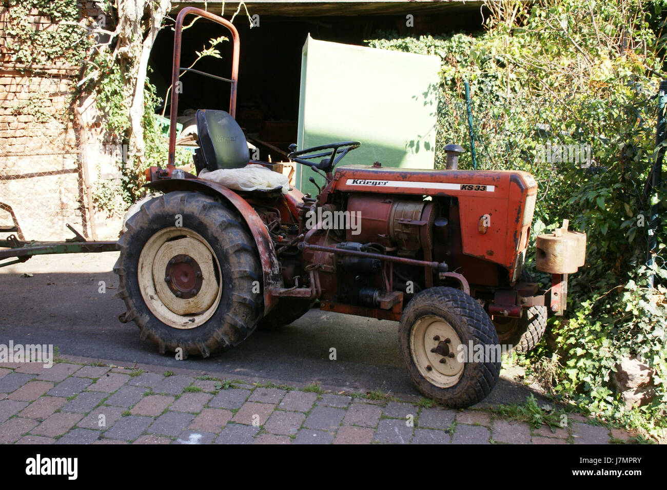 2011.09.16.134017 vecchio trattore Rhodt Foto Stock