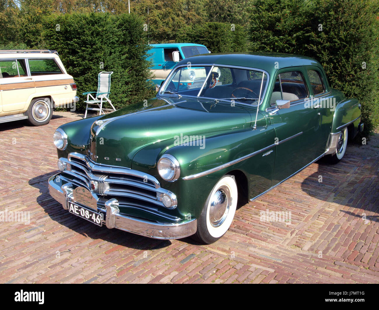 Una fotografia vintage di una Dodge Coronet del 1950, che mostra il design classico e la storia automobilistica dell'auto. Foto Stock