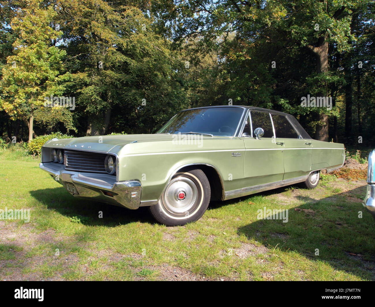 Una Chrysler Newport Custom del 1968, una classica auto full-size americana della fine degli anni '1960 Nota per le sue caratteristiche di lusso, Newport Custom offre uno sguardo al design automobilistico della metà del secolo con le sue linee eleganti e gli interni spaziosi. Foto Stock