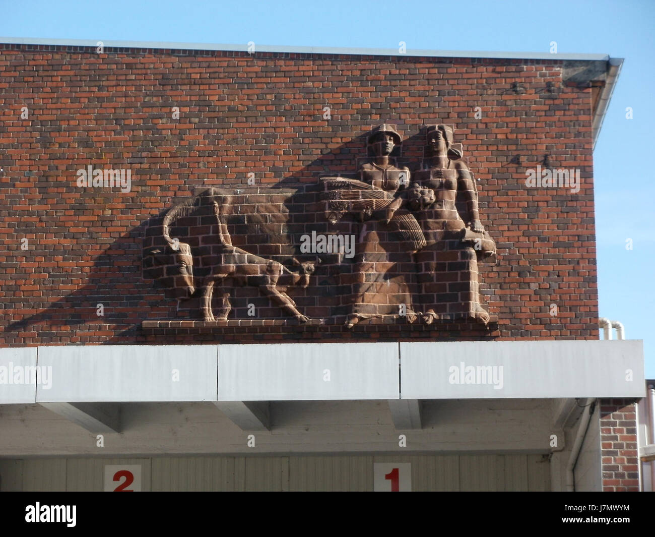 Questa immagine si riferisce allo Schlachthof (macello) di SaarbrÃ¼cken, Germania, evidenziando il suo significato industriale come impianto di lavorazione delle carni durante l'inizio del XX secolo. Foto Stock
