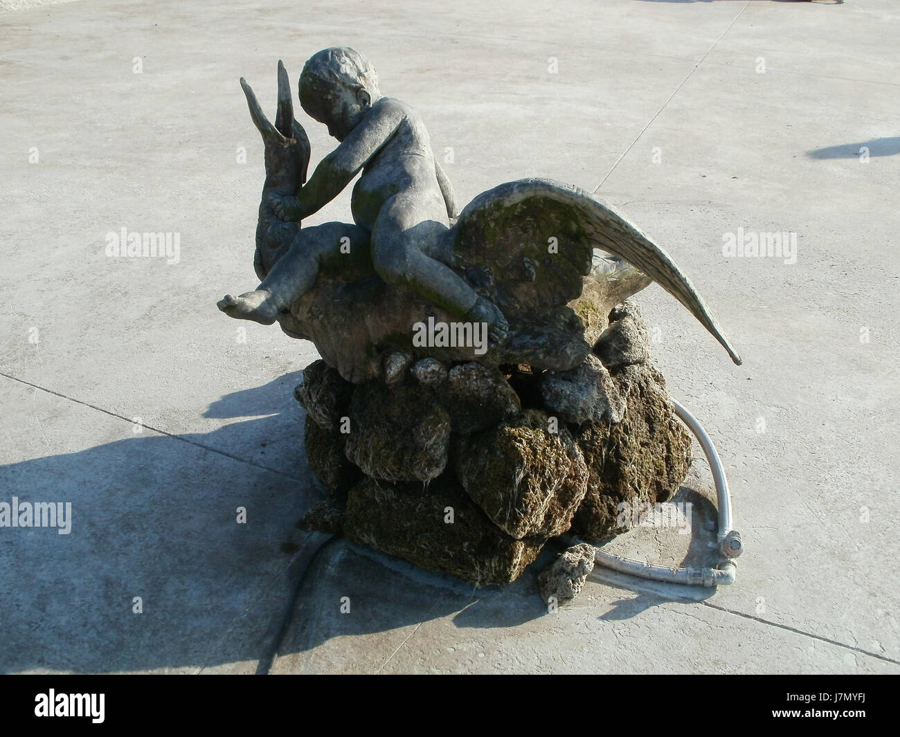 Schlossgarten Schwetzingen è un giardino storico situato a Schwetzingen, in Germania, noto per il suo splendido design e la sua associazione con il vicino Palazzo Schwetzingen, che presenta un'architettura paesaggistica del XVIII secolo. Foto Stock