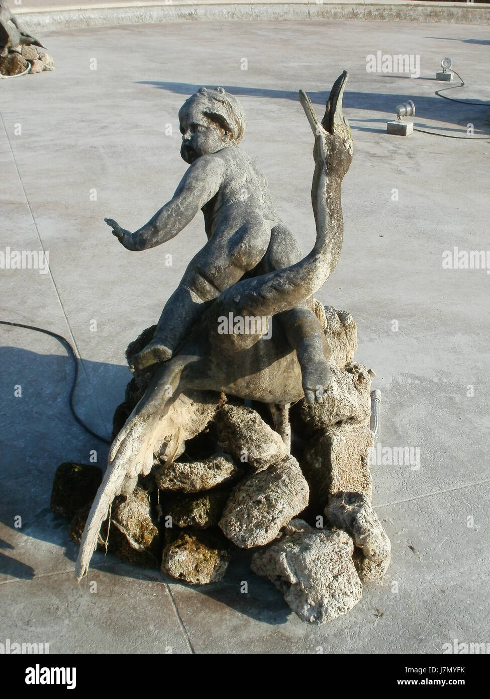 Schlossgarten Schwetzingen, un giardino storico in Germania, è noto per il suo design paesaggistico e il suo significato culturale. Il giardino riflette i principi del design classico ed è una delle principali attrazioni turistiche. Foto Stock