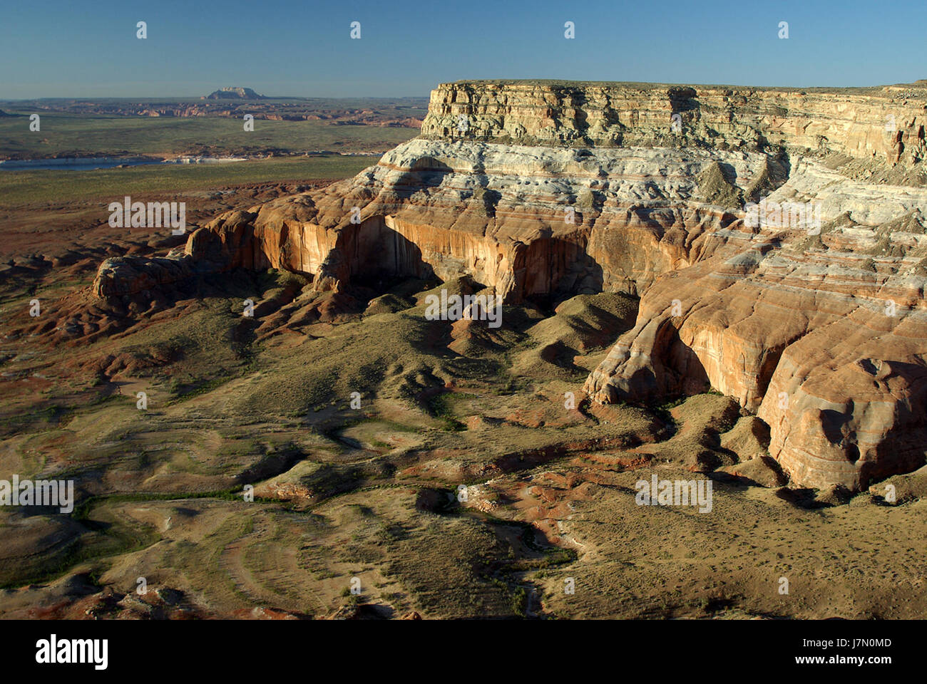 10a Romano Bench 45 si riferisce probabilmente a un mobile specifico, forse progettato da Romano, caratterizzato da un design unico, identificato dal suo numero di catalogo o riferimento. Foto Stock