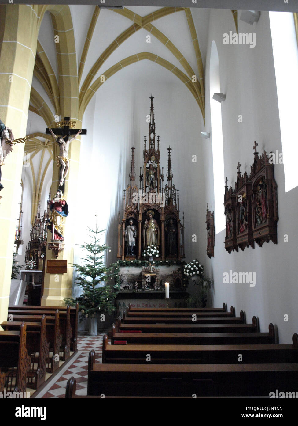 Questo titolo si riferisce a un'immagine scattata il 24 dicembre 2012 della chiesa di Wolfsbach, che probabilmente catturò la sua architettura o il suo ambiente religioso durante un evento specifico. Foto Stock