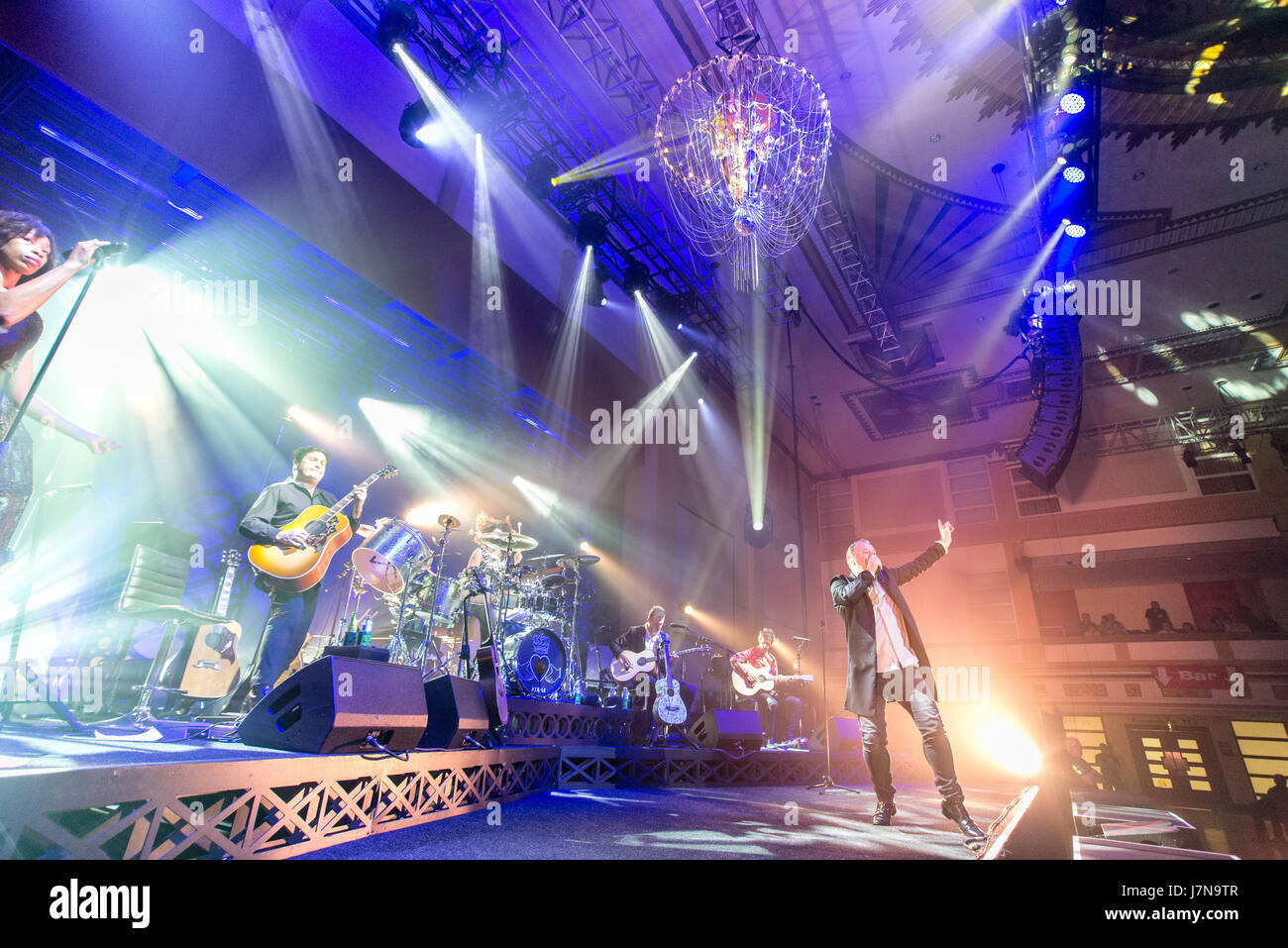 Il centro termale, Bridlington, UK. 25 Maggio 2017.Simple Minds eseguire presso il centro termale, Bridlington, N. Yorks, Inghilterra 25.05.2017 Credito: Gary Stafford/Alamy Live News Foto Stock