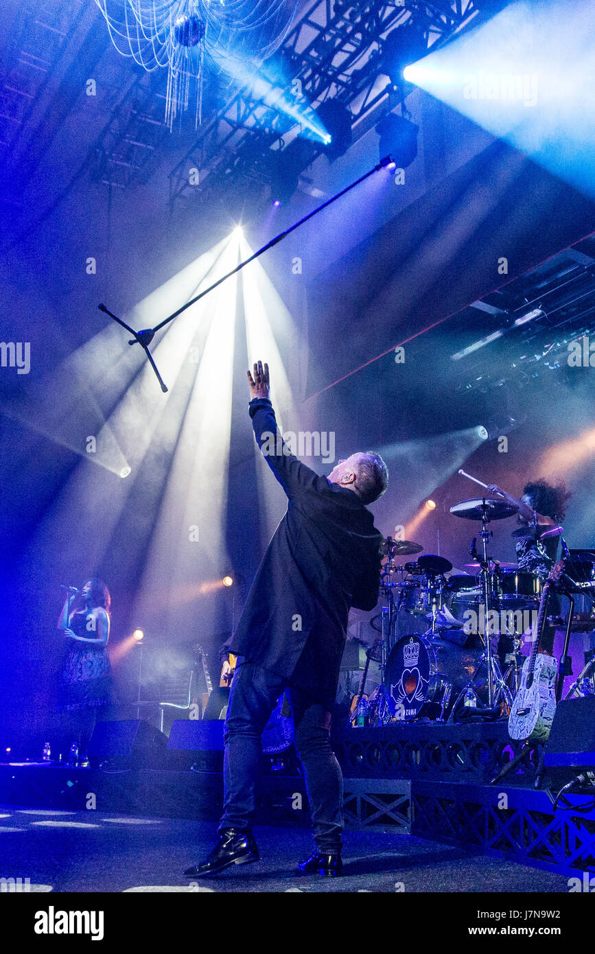 Il centro termale, Bridlington, UK. 25 Maggio 2017.Simple Minds eseguire presso il centro termale, Bridlington, N. Yorks, Inghilterra 25.05.2017 Credito: Gary Stafford/Alamy Live News Foto Stock