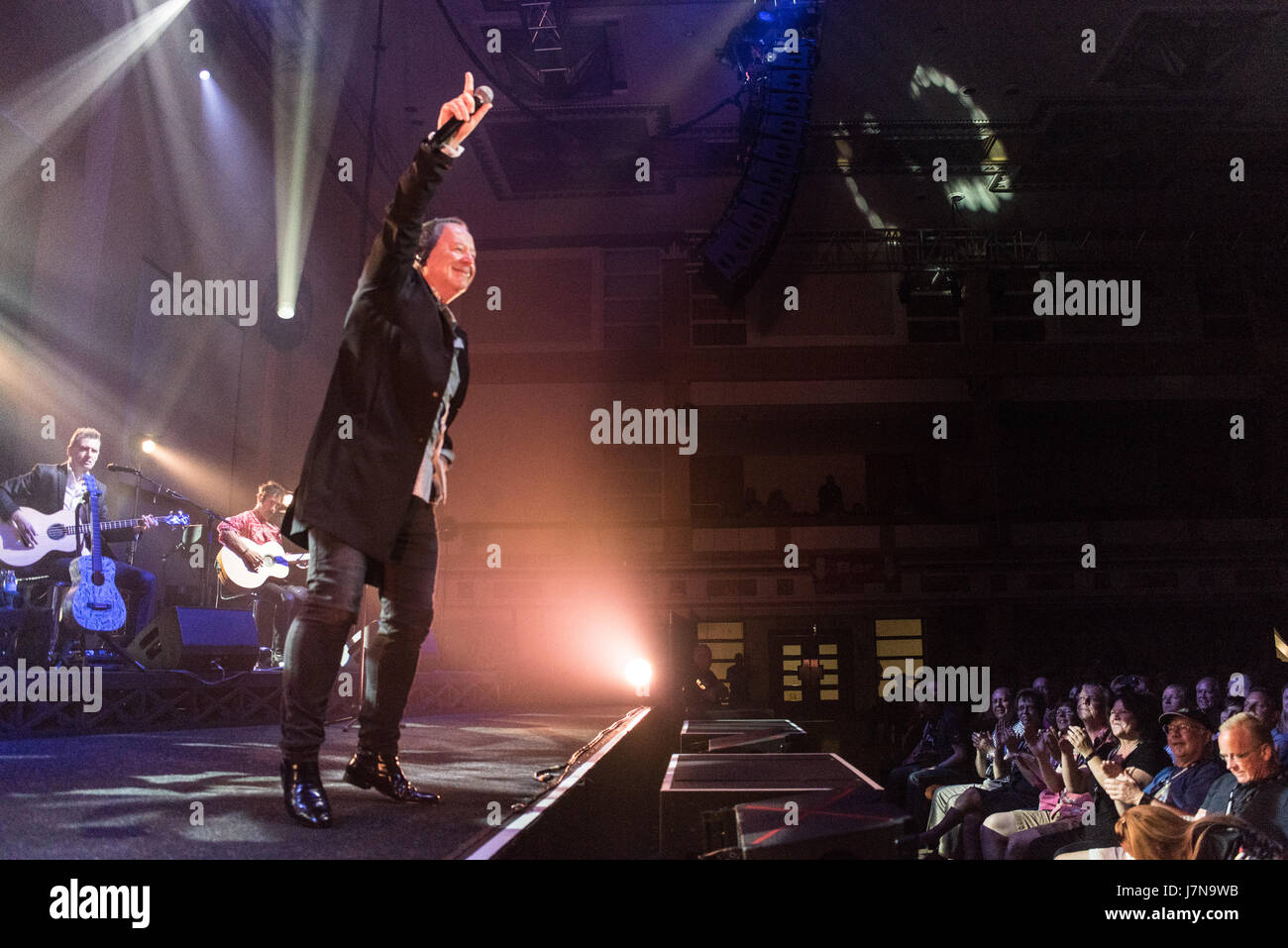Il centro termale, Bridlington, UK. 25 Maggio 2017.Simple Minds eseguire presso il centro termale, Bridlington, N. Yorks, Inghilterra 25.05.2017 Credito: Gary Stafford/Alamy Live News Foto Stock