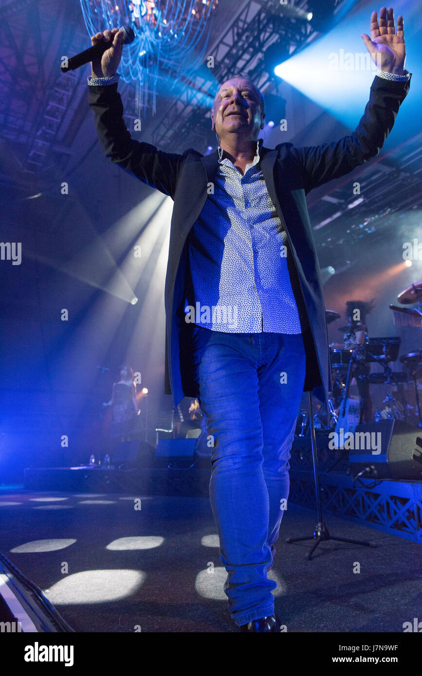 Il centro termale, Bridlington, UK. 25 Maggio 2017.Simple Minds eseguire presso il centro termale, Bridlington, N. Yorks, Inghilterra 25.05.2017 Credito: Gary Stafford/Alamy Live News Foto Stock