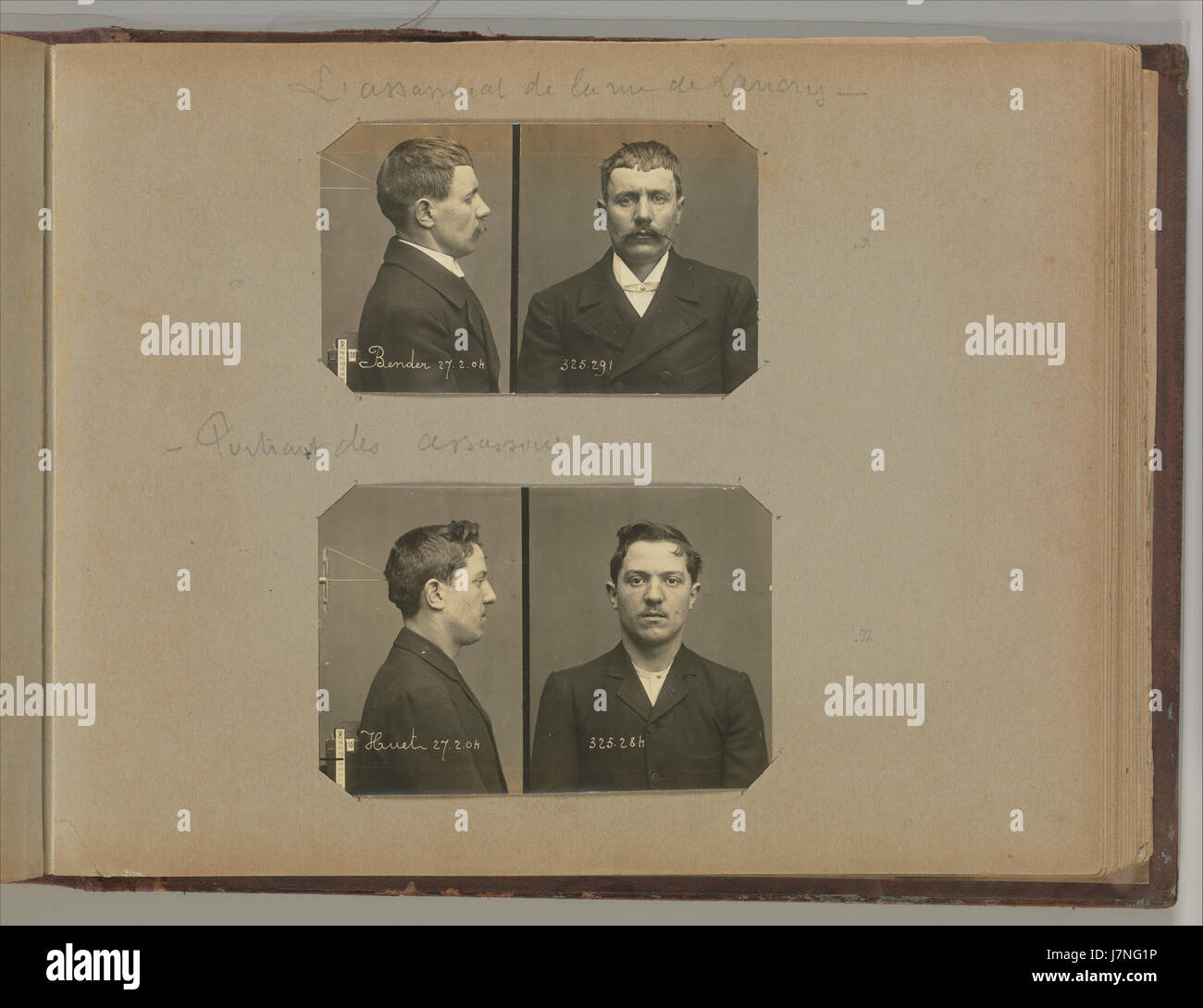 Questo album contiene fotografie della scena del crimine di Parigi, attribuite ad Alphonse Bertillon, un pioniere nell'identificazione criminale e nella fotografia forense. Foto Stock