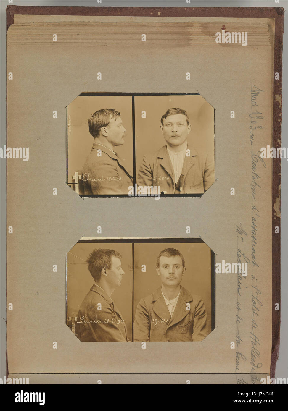 L'"album delle scene del crimine di Parigi" è una raccolta di fotografie attribuite ad Alphonse Bertillon, un criminologo francese. Presenta scene del crimine di Parigi della fine del XIX e dell'inizio del XX secolo, offrendo approfondimenti sulla storia delle indagini criminali e della fotografia forense. Foto Stock L'"album delle scene del crimine di Parigi" è una raccolta di fotografie attribuite ad Alphonse Bertillon, un criminologo francese. Presenta scene del crimine di Parigi della fine del XIX e dell'inizio del XX secolo, offrendo approfondimenti sulla storia delle indagini criminali e della fotografia forense. Foto Stock