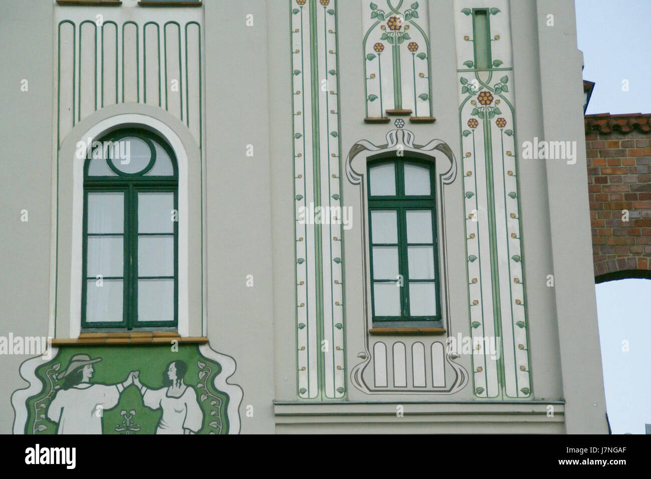 Questa immagine del 25 febbraio 2012 raffigura la facciata dell'ex Altona Hotel a Wismar, Germania, evidenziandone le caratteristiche architettoniche storiche. Foto Stock