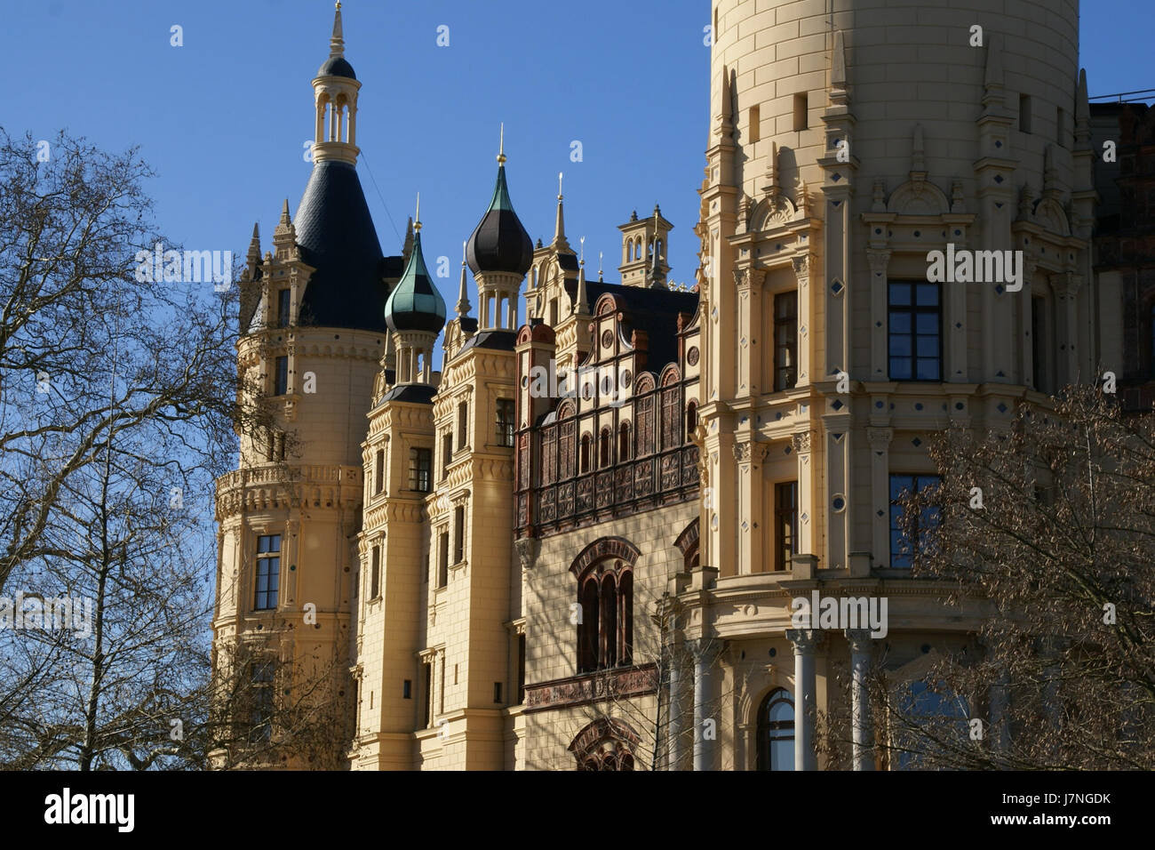 Lo Schloss Schwerin, situato in Germania, è un palazzo storico noto per le sue caratteristiche architettoniche distintive. Questa voce si riferisce probabilmente a un evento specifico o a un record di archivio datato 26 febbraio 2012. Foto Stock