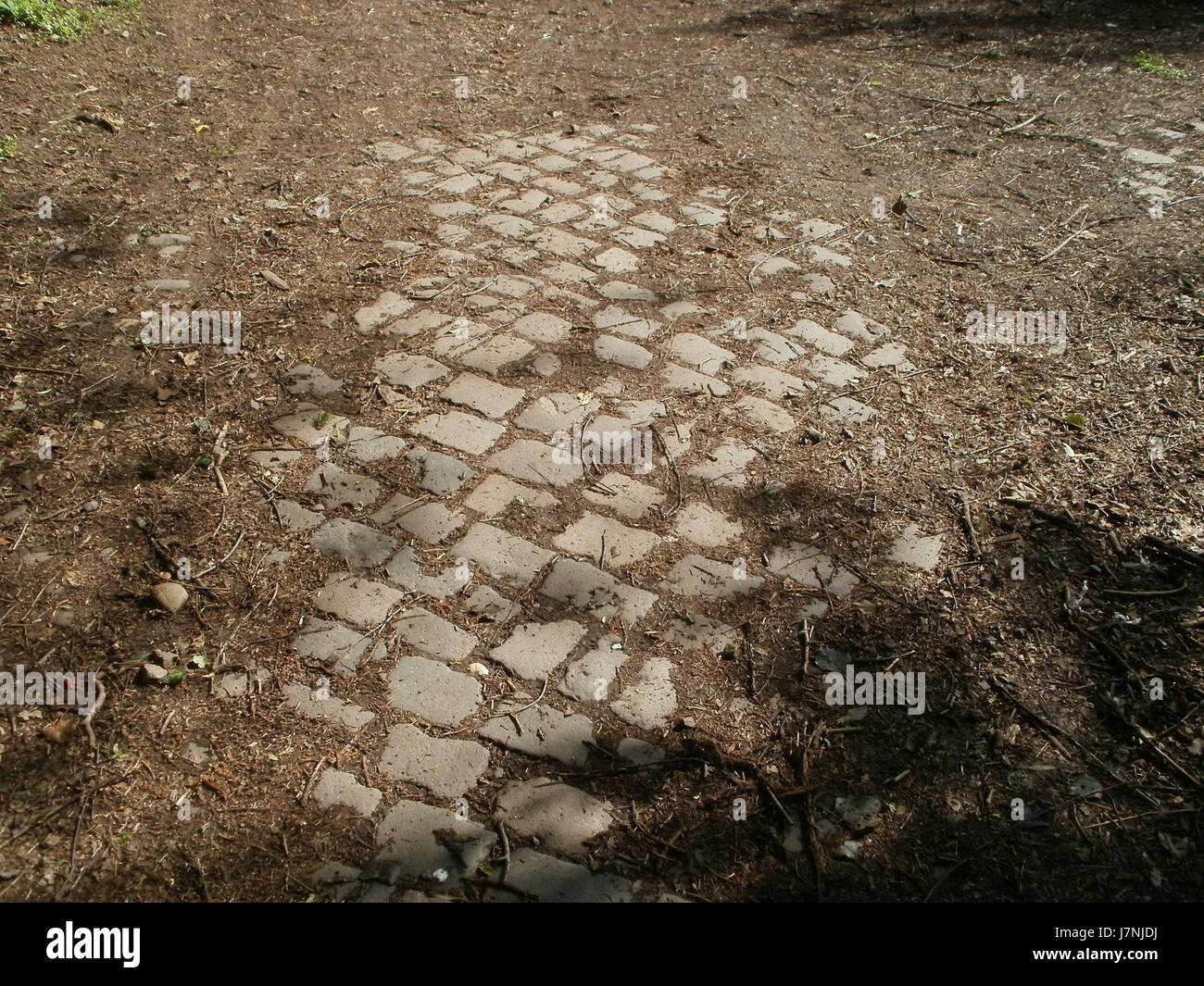 Questo documento o fotografia, datato 27 aprile 2012, è associato ad Am Bruchhuebel 3, probabilmente una località in Germania. Il titolo si riferisce a un indirizzo, che indica un sito per l'ispezione, la ricerca o l'interesse storico. Foto Stock