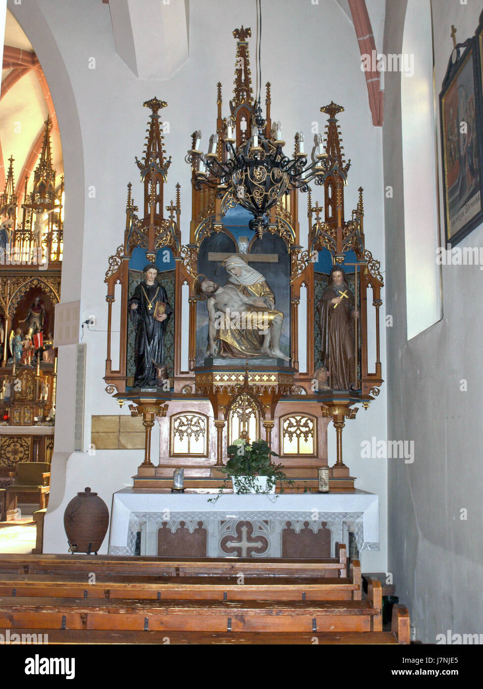 Fotografia scattata il 28 aprile 2012 della chiesa parrocchiale di San Giorgio a St. Georgen am Ybbsfelde, Austria, che ne evidenzia le caratteristiche architettoniche. Foto Stock