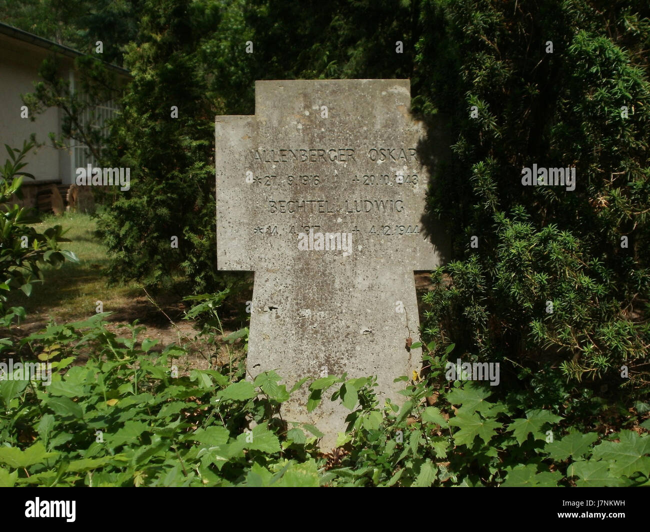 Il Kriegerdenkmal di Hockenheim, in Germania, è un memoriale di guerra dedicato ai soldati caduti. Serve come tributo a coloro che hanno perso la vita in conflitti passati, in particolare la prima e la seconda guerra mondiale Foto Stock