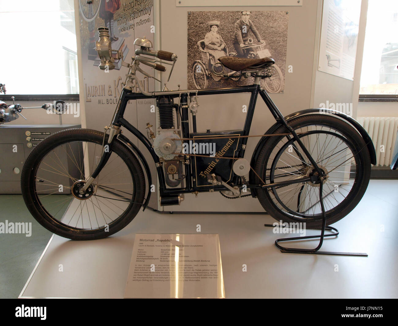 La Laurin & Klement Republic del 1899 era un modello di veicolo della casa automobilistica ceca Laurin & Klement. Il veicolo è significativo nella storia automobilistica, segnando un primo periodo di produzione automobilistica ceca. Foto Stock