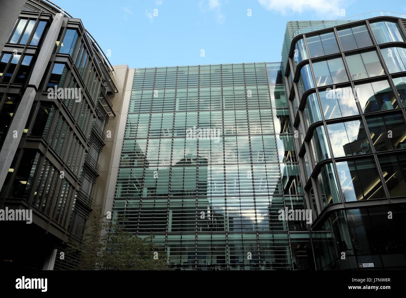 Uno Wood Street office esterno dell'edificio progettato da Fletcher sacerdote della City di Londra, UK KATHY DEWITT Foto Stock