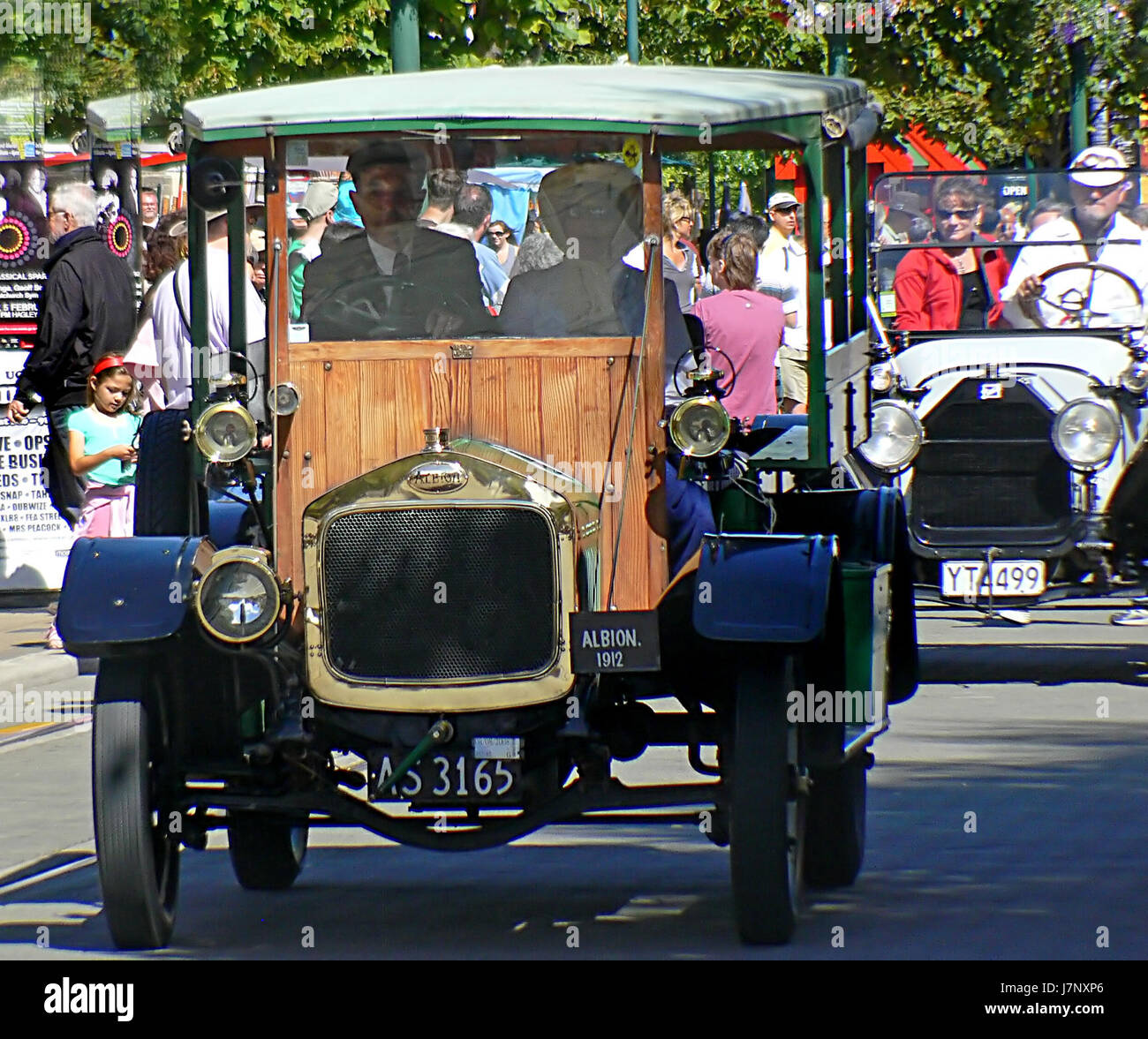 L'Albion charabanc del 1912 è un modello di veicolo storico, in particolare un tipo di pullman motorizzato utilizzato per il trasporto passeggeri all'inizio del XX secolo. Mostra il primo sviluppo del trasporto pubblico. Foto Stock