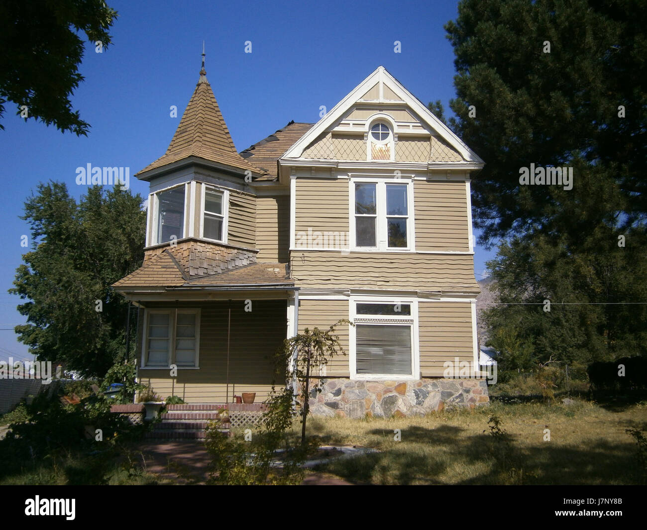 Situato a Ogden, Utah, 1132 21st St è un albergo residenziale che rappresenta il design architettonico locale e la storia dello sviluppo suburbano nell'area. Foto Stock