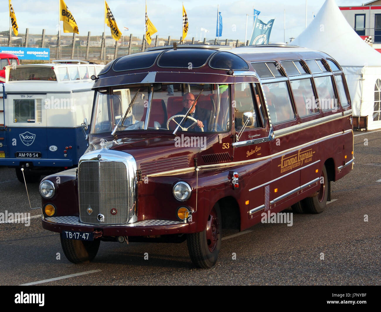 Questa immagine mostra una Mercedes-Benz L312/48 del 1959, un modello classico noto per il suo design vintage e la sua ingegneria. Il veicolo riflette il lusso e la cura artigianale del marchio Mercedes-Benz alla fine degli anni '1950 Foto Stock