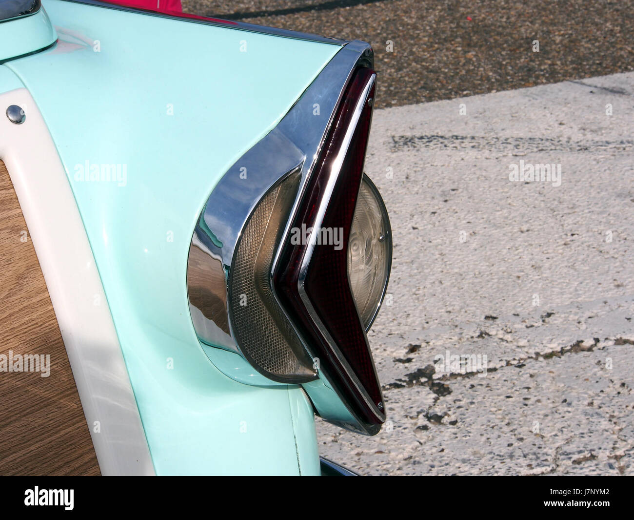 La Edsel Bermuda del 1958 è un classico esempio di design automobilistico americano della metà del secolo, caratterizzato da uno stile unico e dall'ingegneria del marchio Edsel, noto per le sue linee audaci e le caratteristiche innovative. Foto Stock