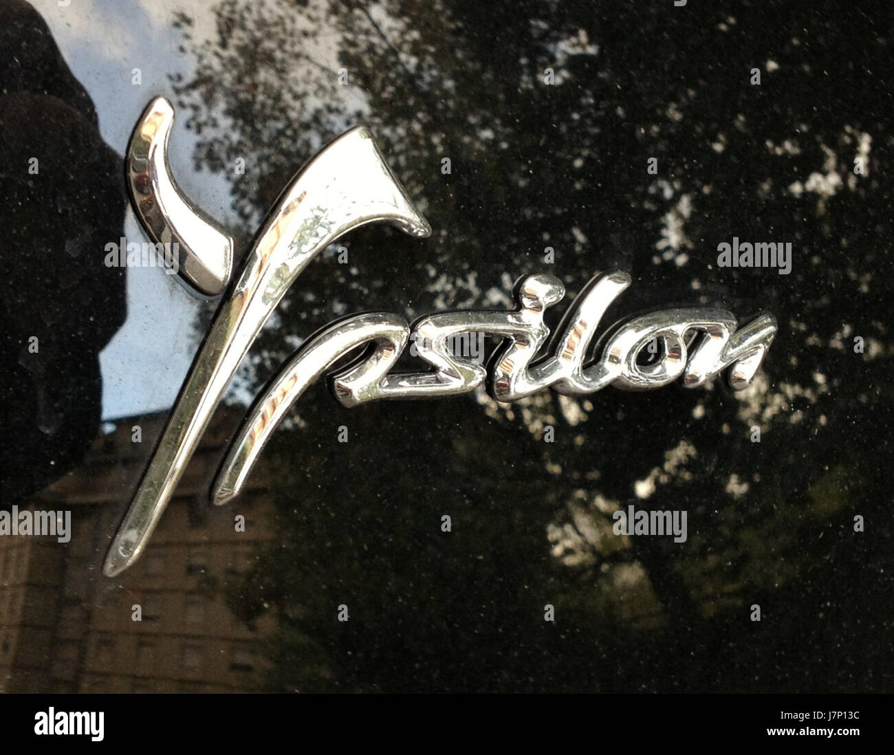 2012 Lancia Ypsilon logo Foto stock - Alamy