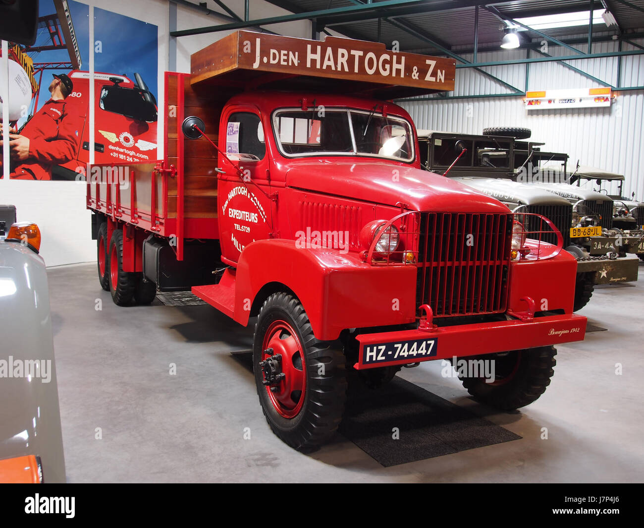 Questo camion GMC del 1942 è un esempio di trasporto militare dalla seconda guerra mondiale. Noto per la sua durata, è stato ampiamente utilizzato dall'esercito statunitense durante il conflitto. Foto Stock
