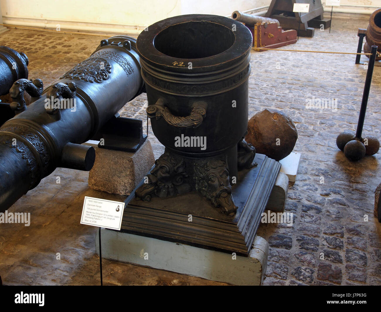 Questa voce si riferisce a un cannone di bronzo da 100 libbre del periodo 1600-1800, originariamente parte dell'artiglieria di Cristiano IV, che mostrava la tecnologia militare dell'epoca. Foto Stock