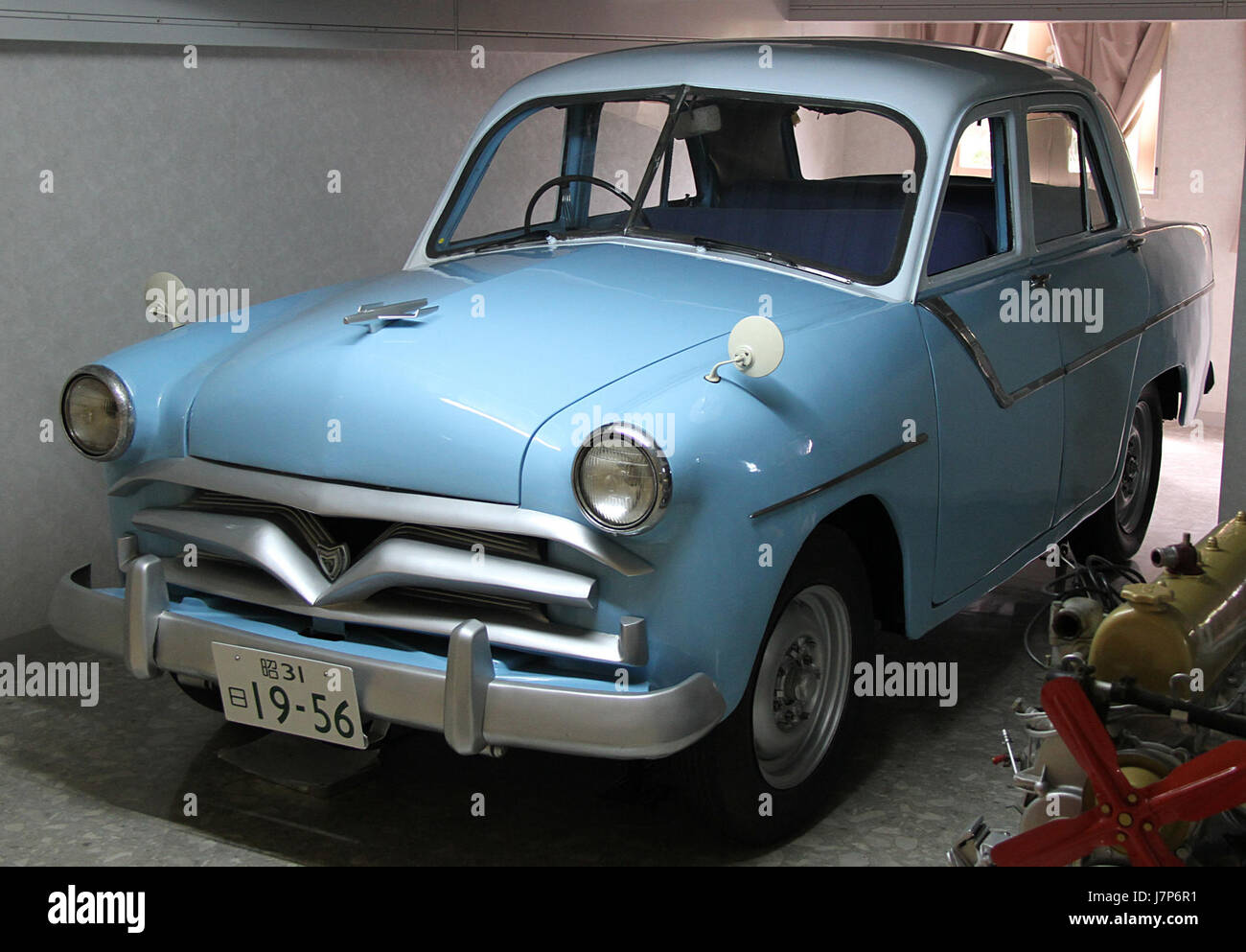 Un'immagine vintage della Prince Sedan AISH V del 1956, che cattura il design elegante e l'ingegneria automobilistica dell'epoca. Foto Stock