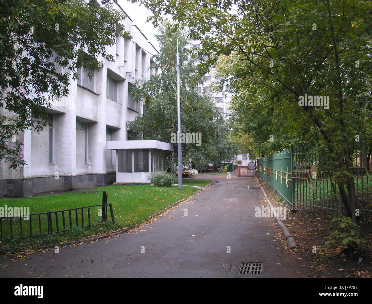 2 Krasnogorsky Proezd 5 si riferisce a un indirizzo a Mosca, Russia. Tale ubicazione potrebbe essere associata a edifici residenziali o commerciali, fornendo un contesto alla struttura urbana e alle infrastrutture della zona. Foto Stock