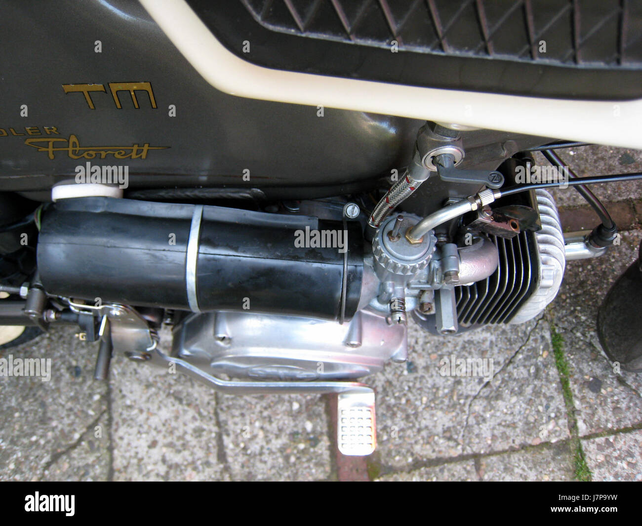 La 1971 Kreidler TM K54 è una motocicletta tedesca d'epoca, parte della gamma di motociclette Kreidlerâ, nota per il suo design compatto e le caratteristiche prestazionali dei primi anni '1970 Foto Stock