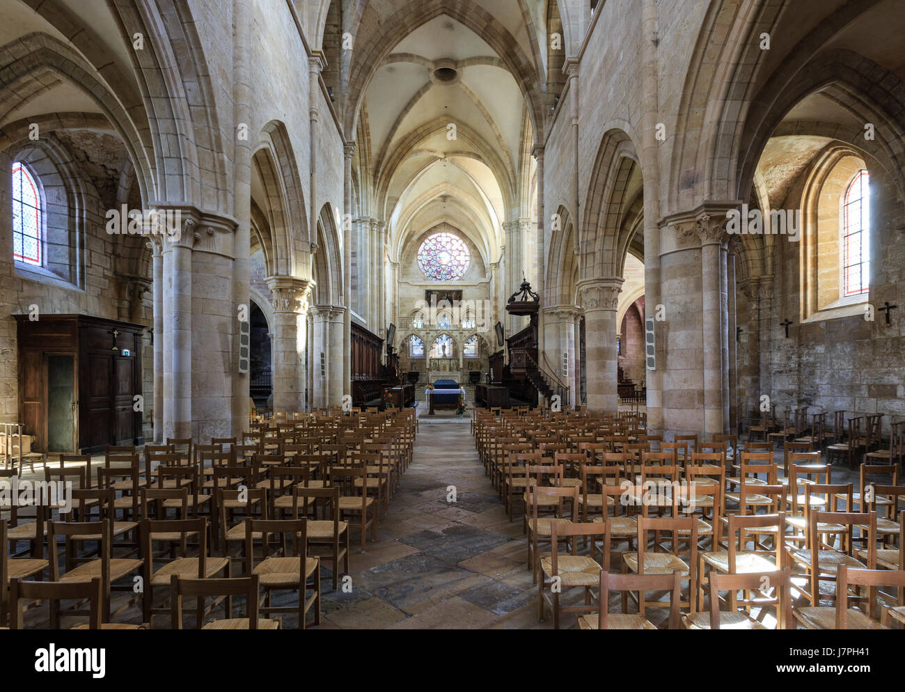Francia, Cote d'Or, Saint-Seine-l'Abbaye, chiesa abbaziale, la navata centrale Foto Stock