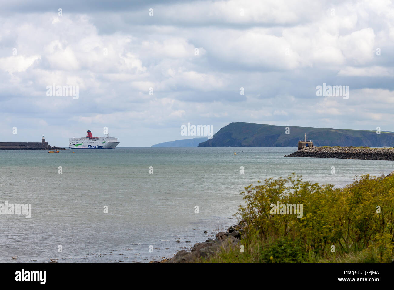 Stena Line traghetto in arrivo al Porto di Fishguard, Maggio 2017 Foto Stock