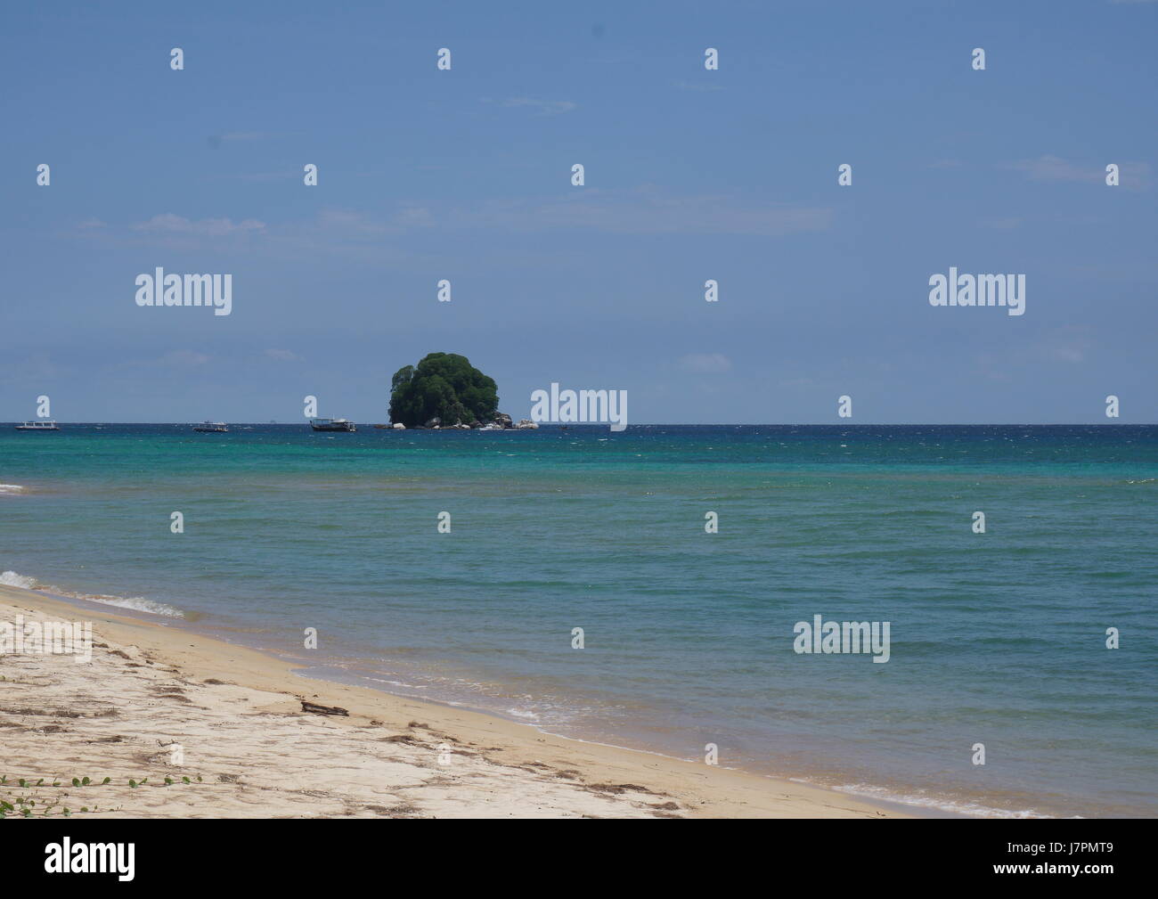 Incredibile blu e turchese del mare di acqua in un'isola tropicale. Foto Stock