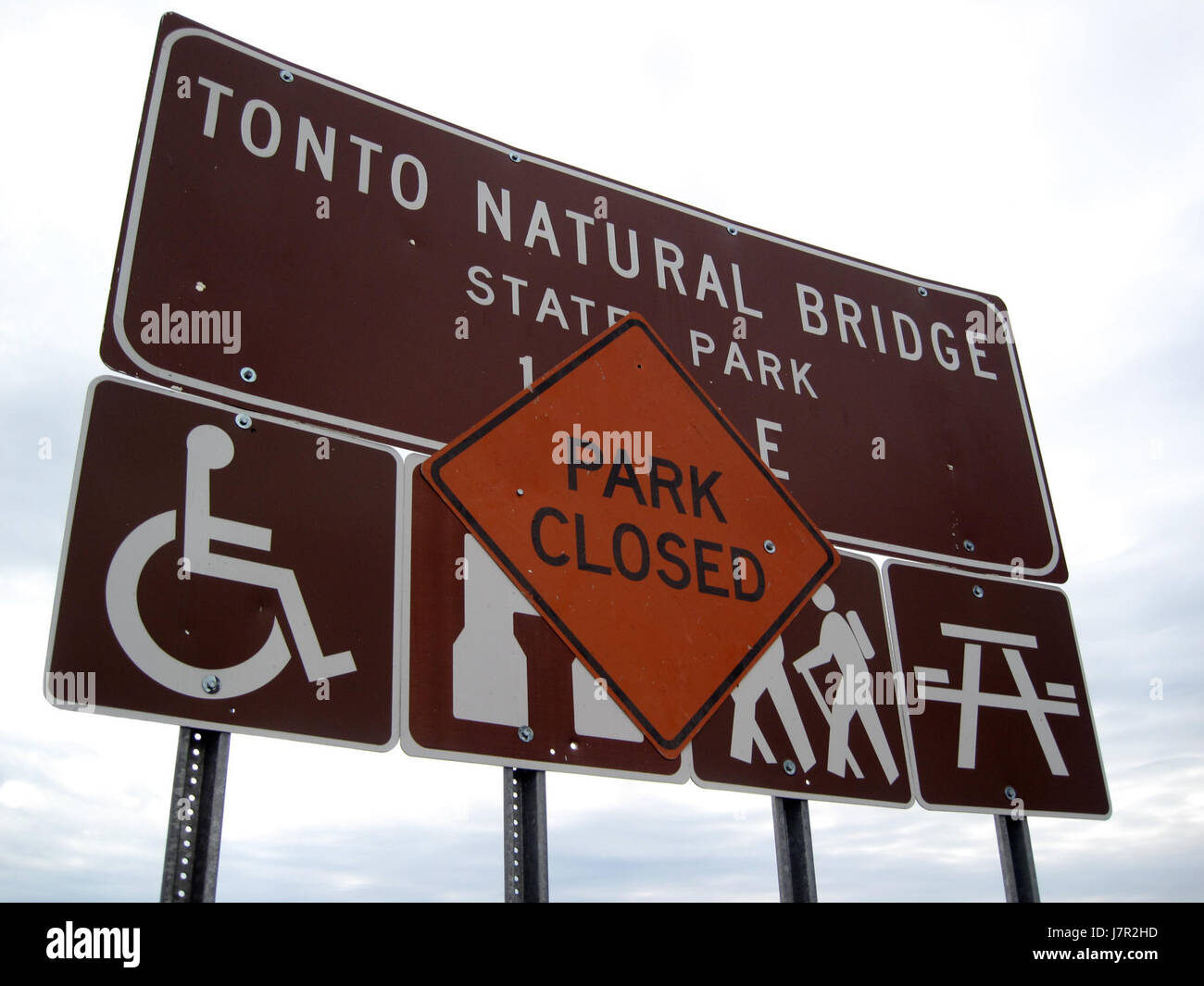 Questa immagine del 2009 critica umoristicamente le azioni del governo, usando l'espressione "stupidità miope del governo” per evidenziare le inefficienze percepite o il cattivo processo decisionale nella politica pubblica durante quell'anno. Foto Stock