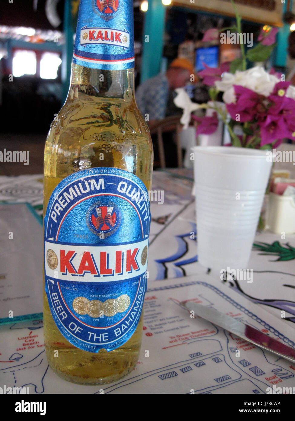 Il film del 2009 "First Things First" esplora i temi delle priorità e della crescita personale. La trama si concentra sul viaggio di un individuo per riscoprire ciò che conta veramente nella sua vita mentre si muove nelle sfide dell'esistenza moderna. Foto Stock