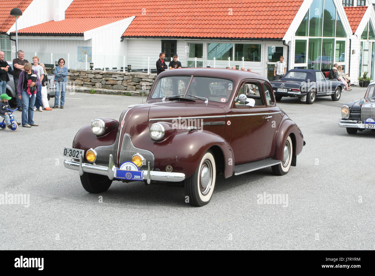 L'immagine mostra una Buick Sports Coupe del 1939, di proprietà di Tore Hoveland. L'auto è un classico esempio di design automobilistico americano pre-bellico, con le sue linee eleganti e le caratteristiche eleganti tipiche dell'epoca. Foto Stock