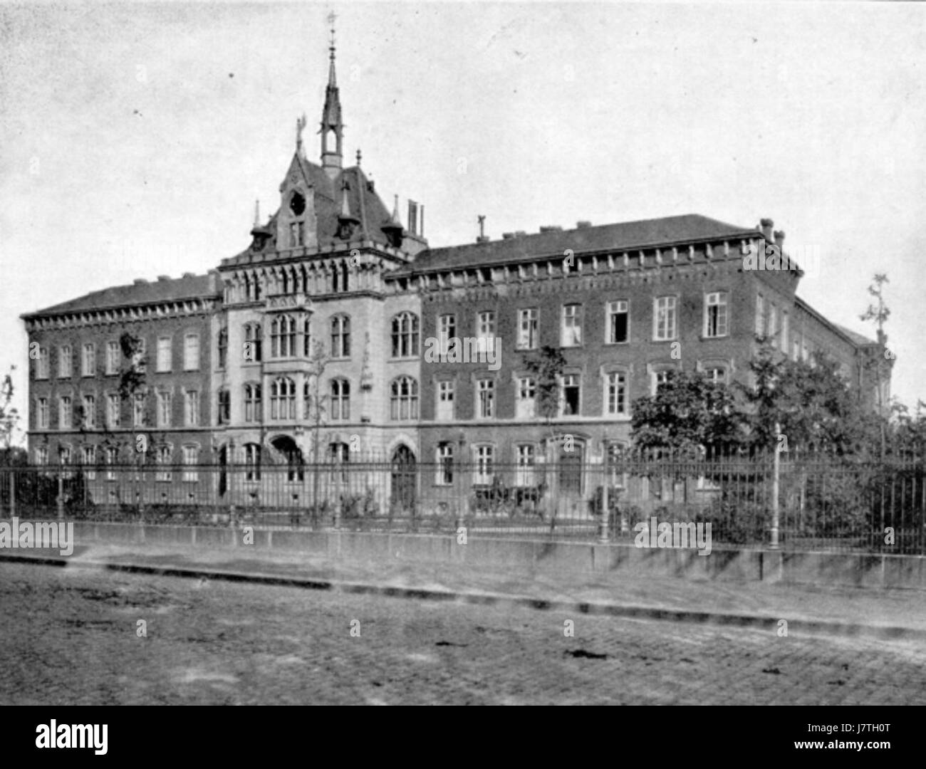 L'ospedale St. Johannes di Bonn, costruito nel 1878, è un'importante struttura medica storica. È stata un'istituzione importante nella regione, contribuendo allo sviluppo dell'assistenza sanitaria a Bonn. Foto Stock