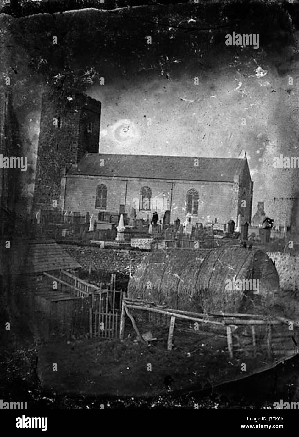 Un'immagine o un documento storico che si riferisce a una chiesa, conservata nella National Library of Wales, possibilmente una rappresentazione del suo stile architettonico o significato religioso. Foto Stock