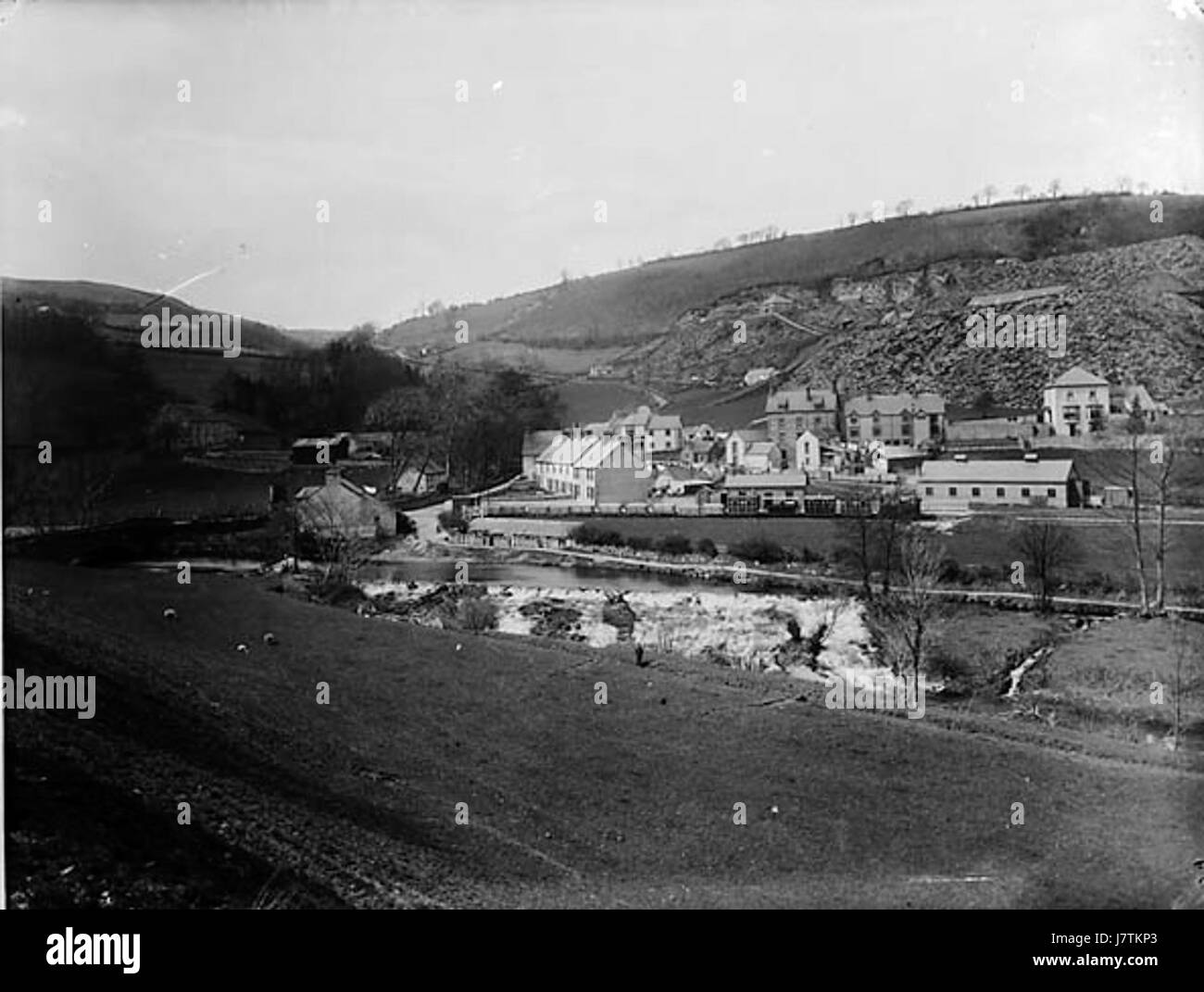 Una vista di Llansanffraid Glyn Ceiriog dal campo di Hafod NLW3362496 Foto Stock