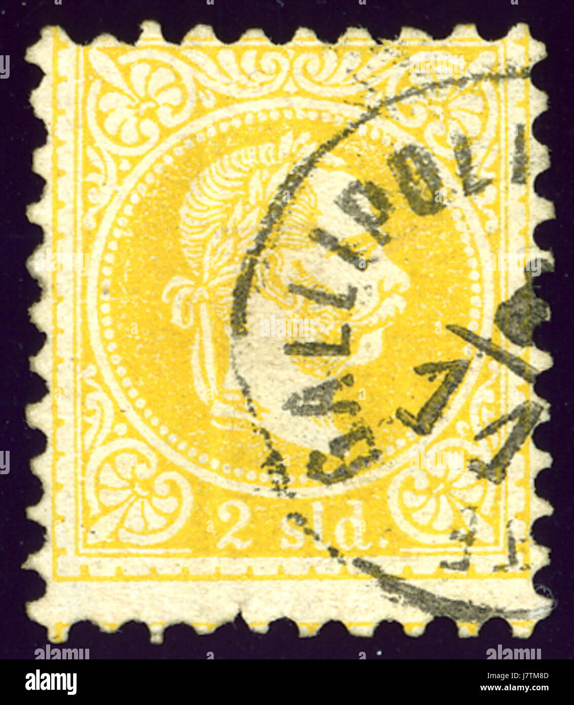 Questa moneta italiana del 1867, il KK 2 soldo, presenta una tinta gialla e raffigura Gallipoli nel Levante. Si tratta di un raro manufatto storico dell'epoca del regno italiano, che offre uno scorcio sul sistema monetario del paese e sull'attenzione territoriale durante il XIX secolo. Foto Stock